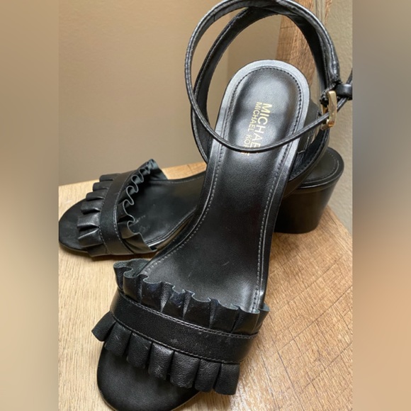 “Michael Kors” Classy Lady Sandals - Picture 2 of 6